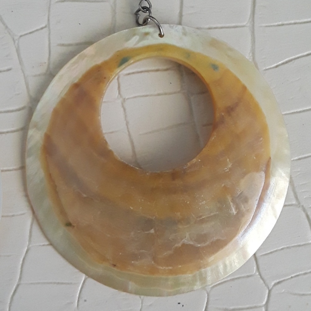 Shell earrings - Picture 4 of 6